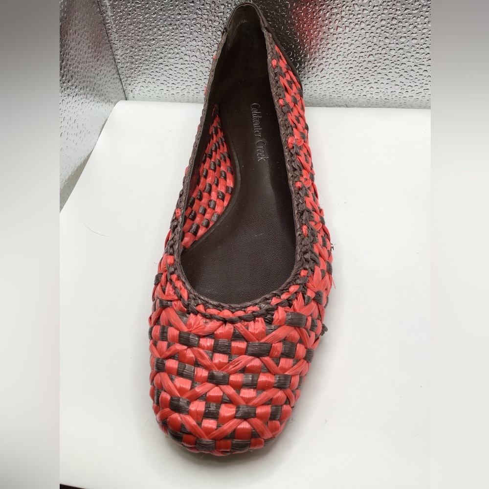 NEW - Shoes in Size 9M colors red and Brown - Excellent Condition